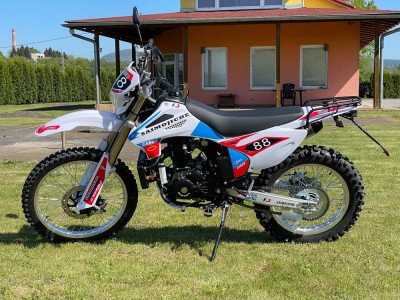 Motocykel 280 cm3 (25 koní)