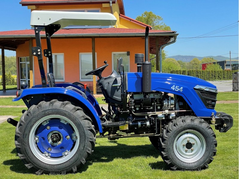 Malotraktor 454 (45 koní) modrý